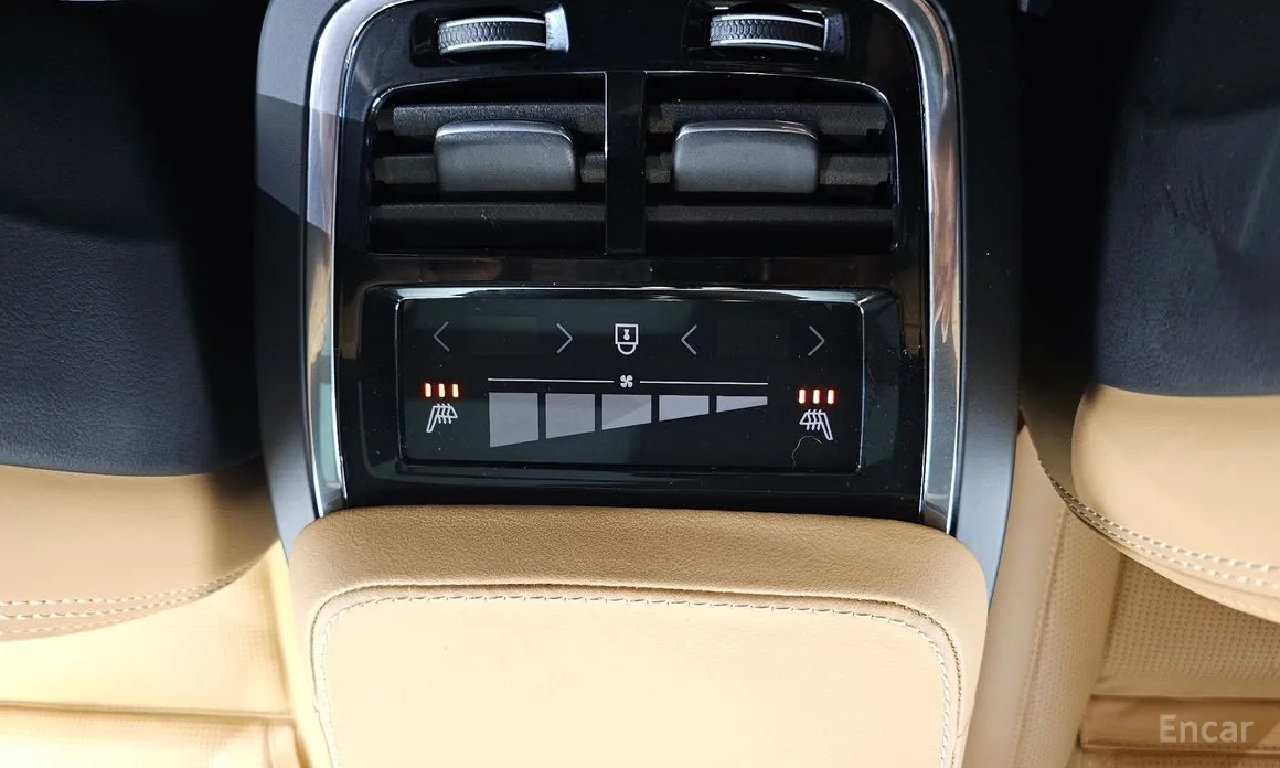 Фото 18 - Volvo XC90