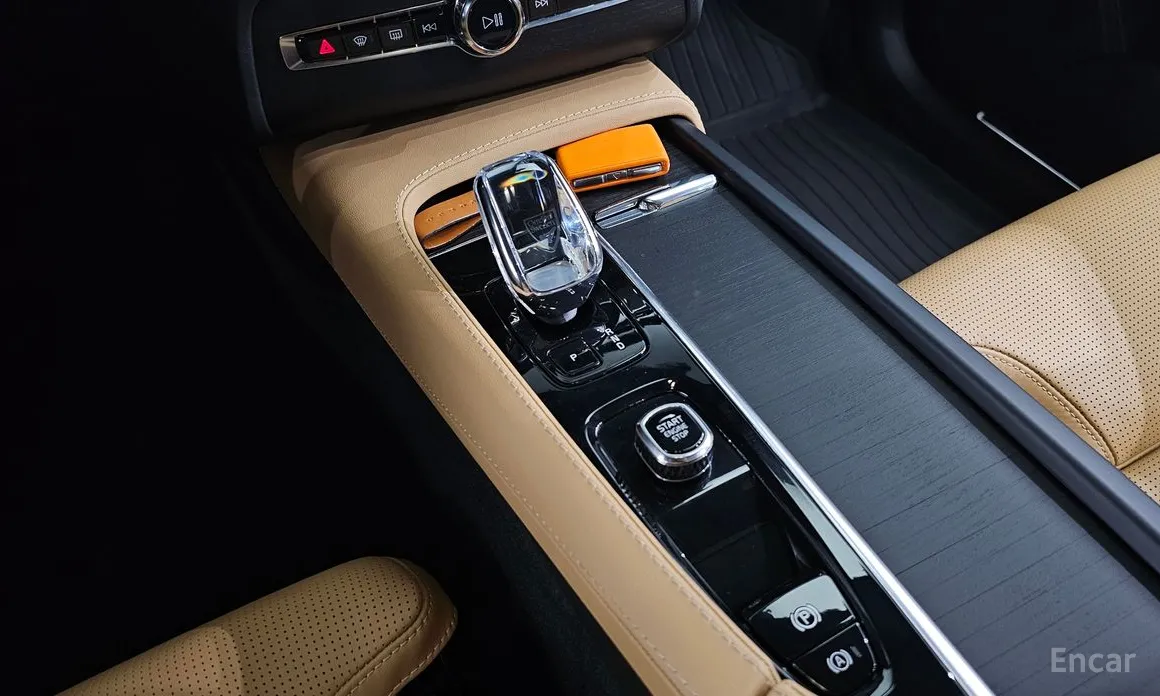 Фото 9 - Volvo XC90