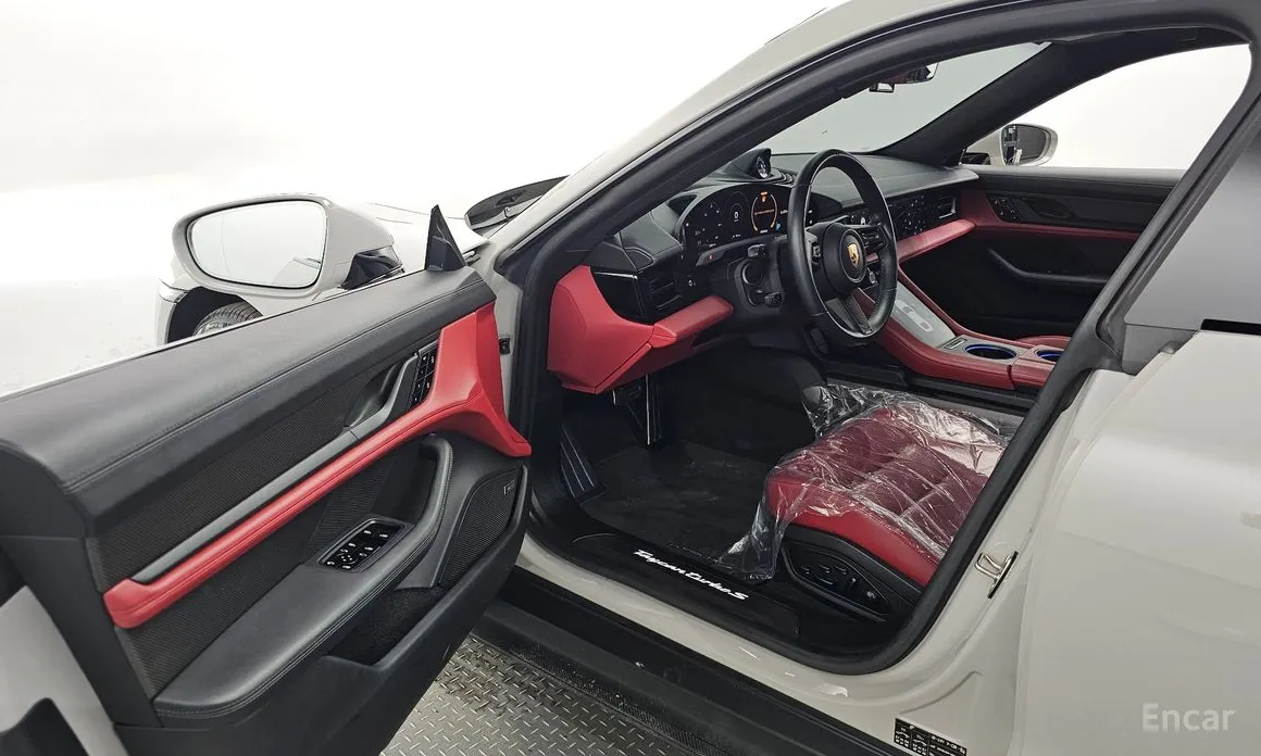 Фото 10 - Porsche Taycan