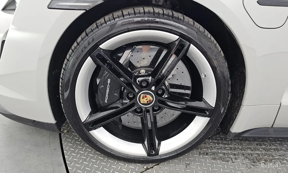 Фото 5 - Porsche Taycan