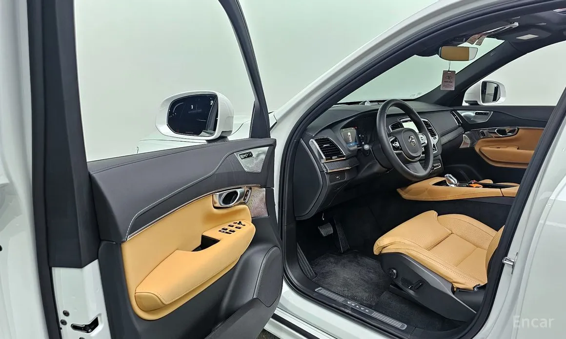Фото 10 - Volvo XC90