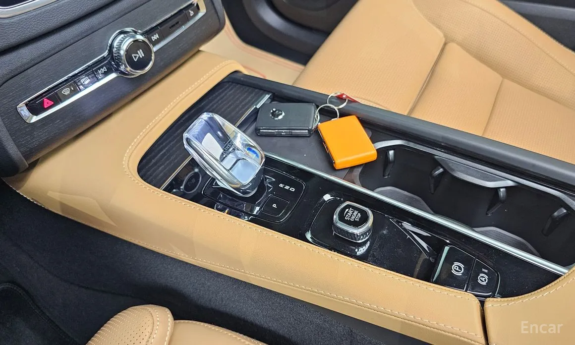 Фото 9 - Volvo XC90