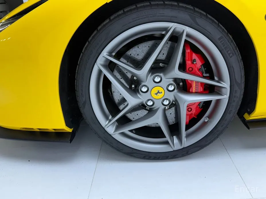 Фото 19 - Ferrari F8