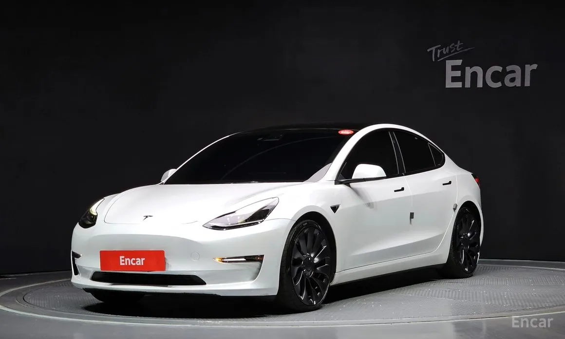 Фото 1 - Tesla Model 3