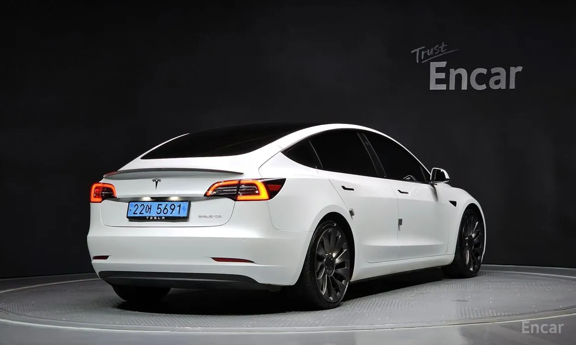 Фото 2 - Tesla Model 3