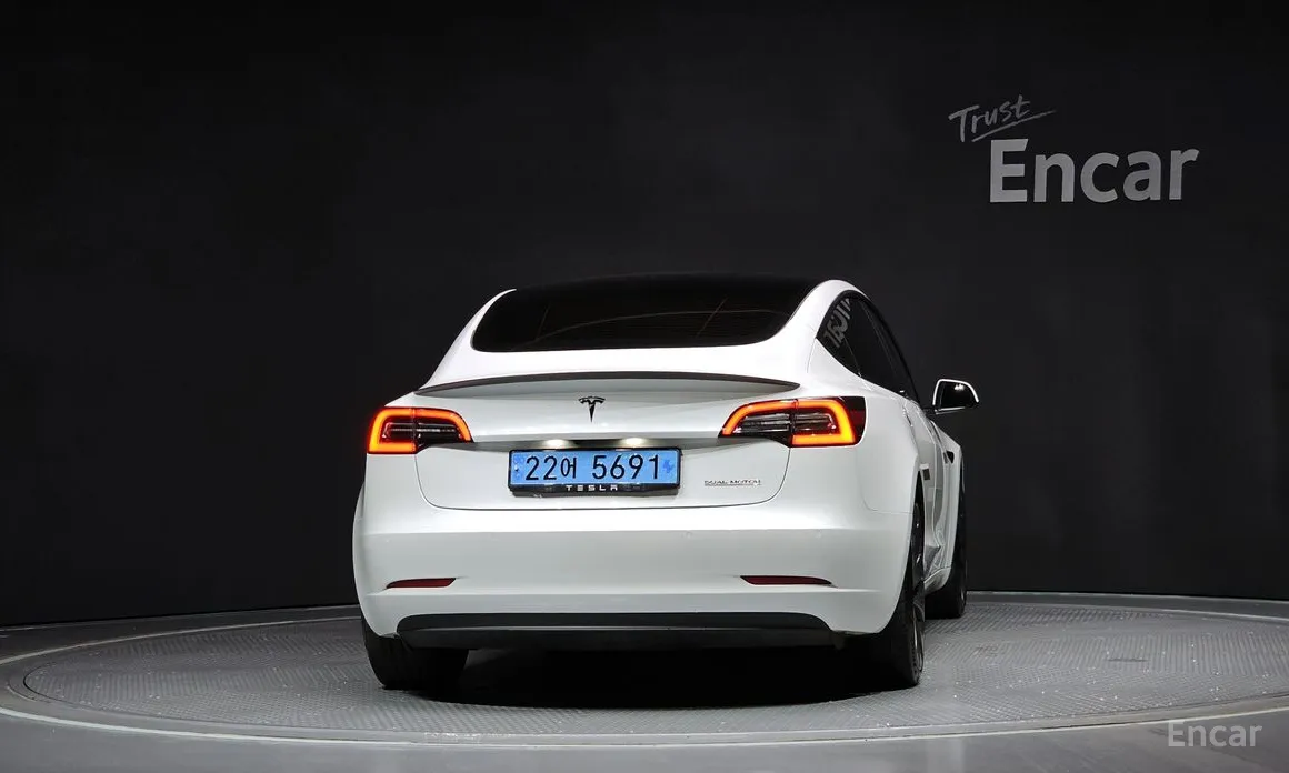 Фото 4 - Tesla Model 3