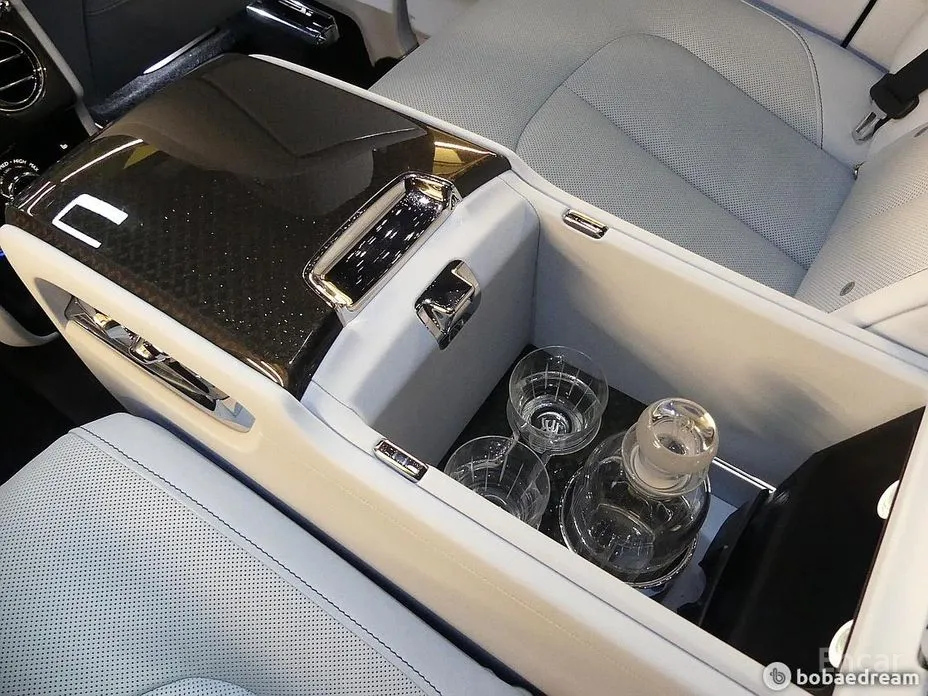 Фото 16 - Rolls-Royce Cullinan