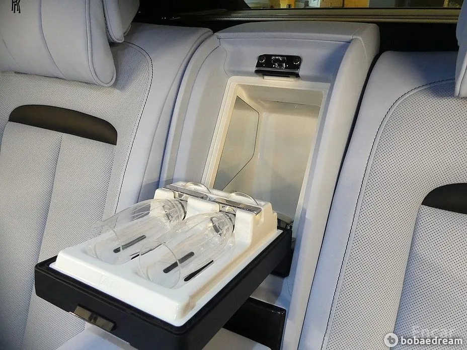 Фото 17 - Rolls-Royce Cullinan