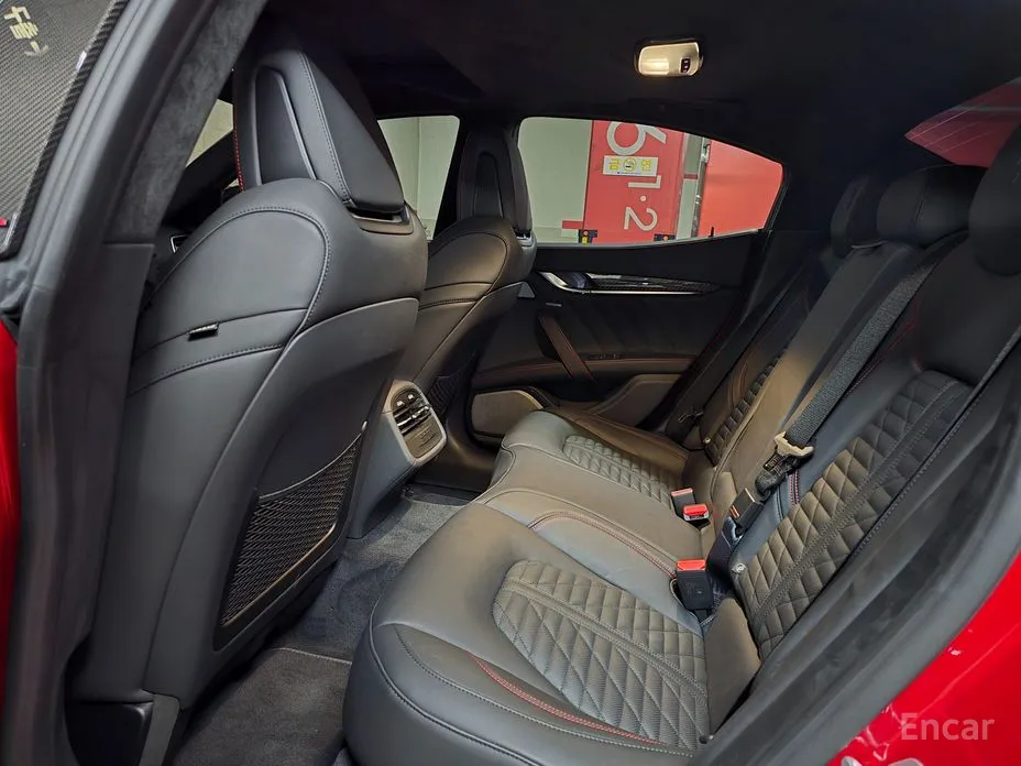 Фото 11 - Maserati Ghibli