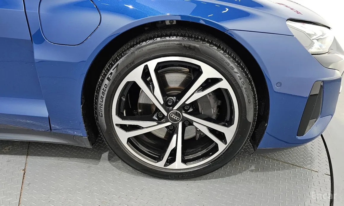 Фото 5 - Audi e-tron GT