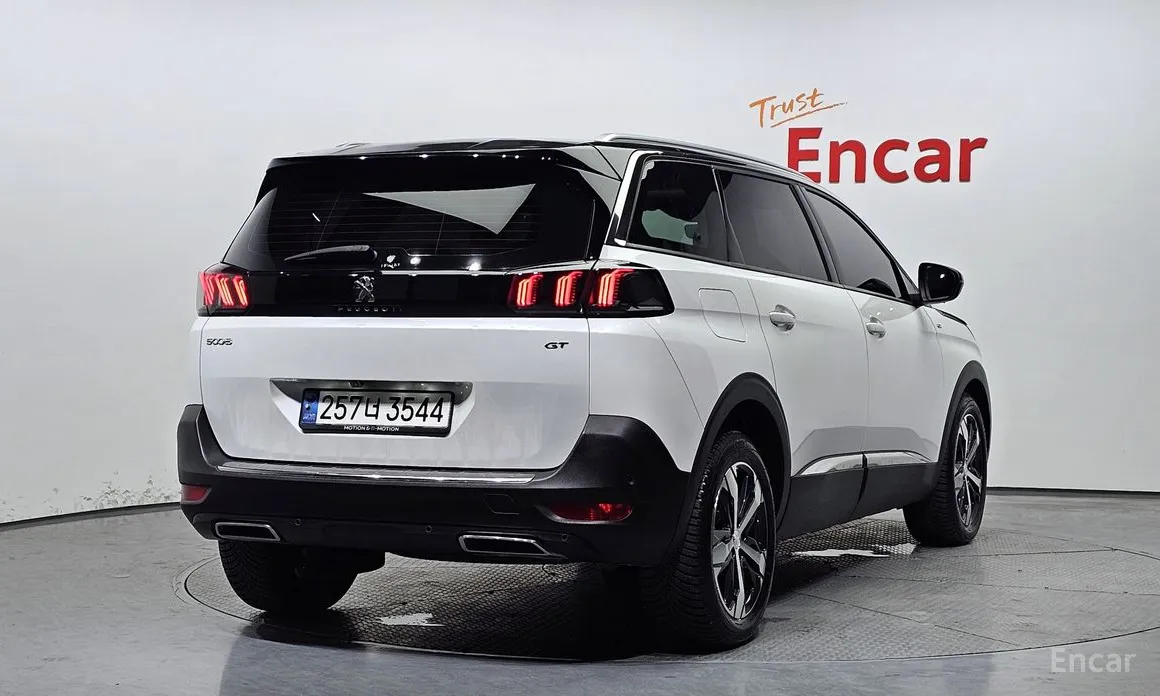 Фото 2 - Peugeot 5008