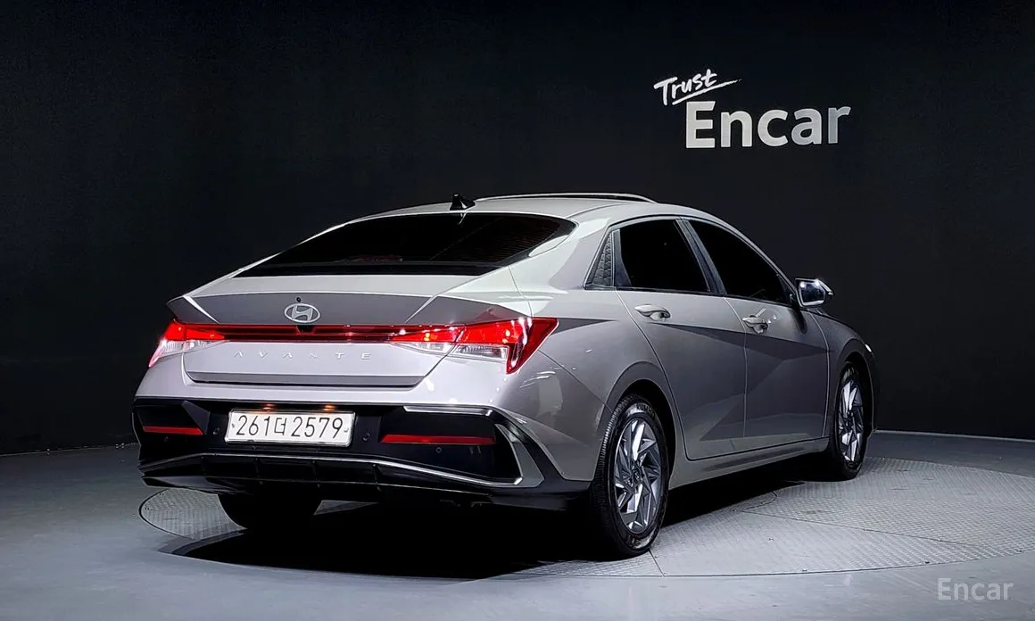 Фото 2 - Hyundai Avante