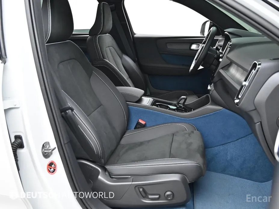 Фото 10 - Volvo XC40