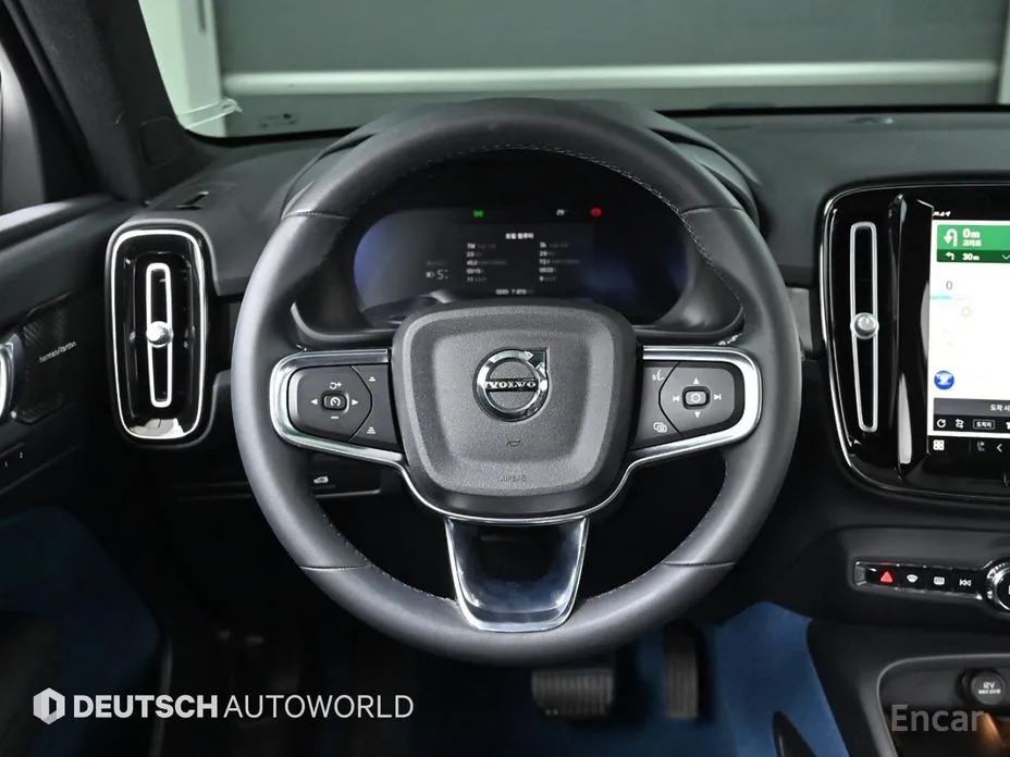 Фото 13 - Volvo XC40