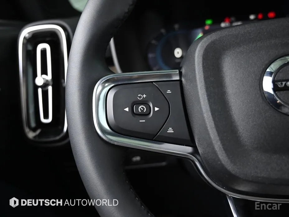 Фото 16 - Volvo XC40