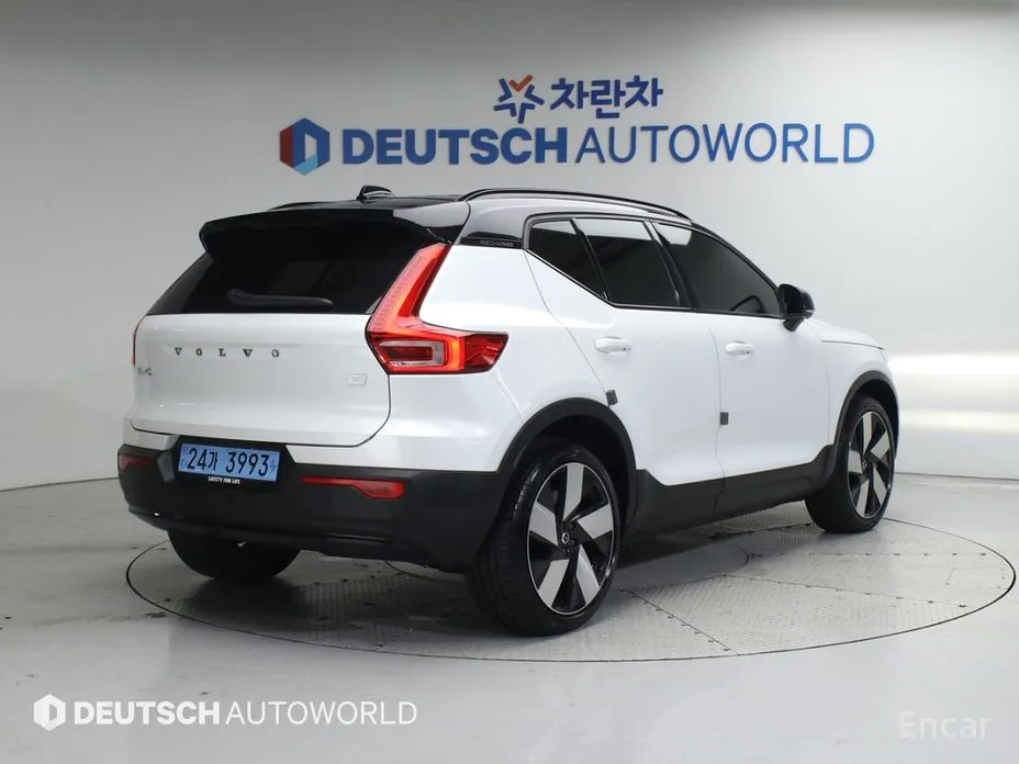 Фото 2 - Volvo XC40