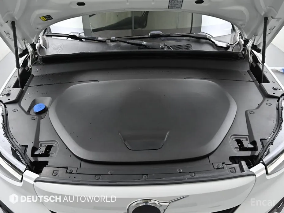 Фото 6 - Volvo XC40