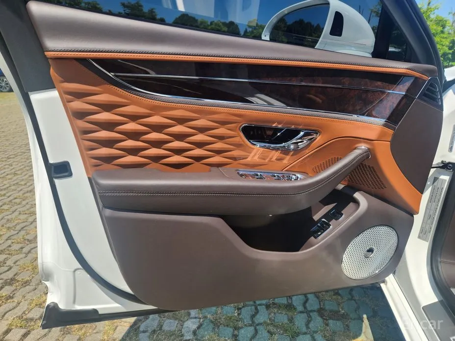 Фото 17 - Bentley Flying Spur