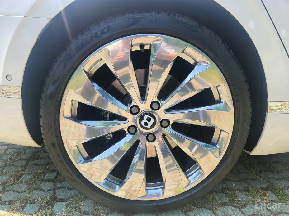 Фото 6 - Bentley Flying Spur