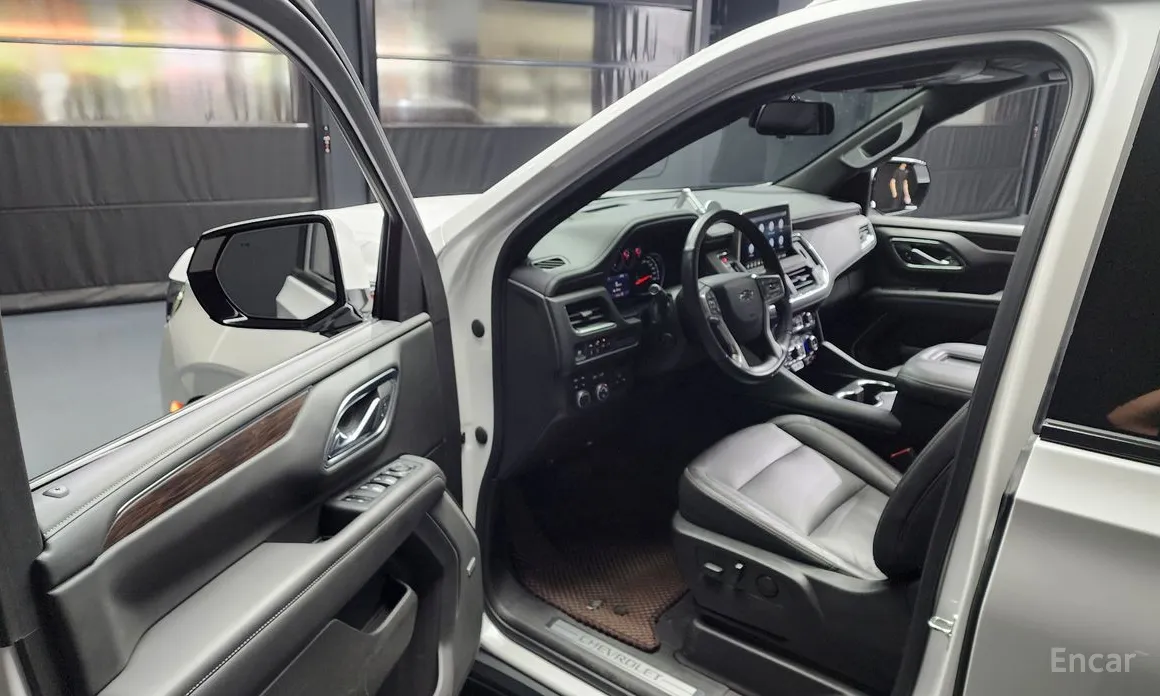 Фото 10 - Chevrolet Surburban