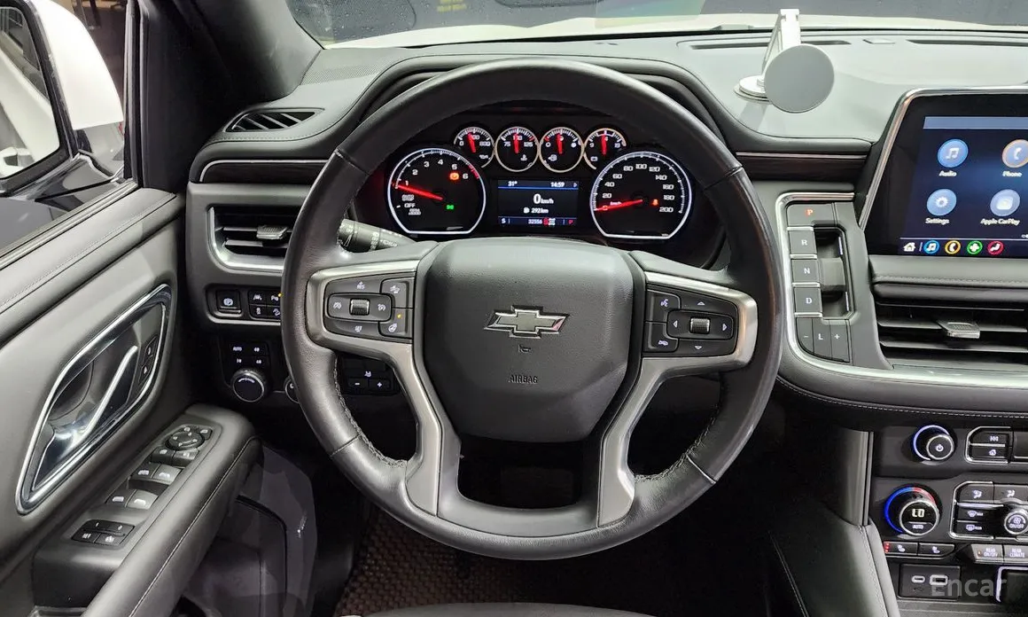 Фото 13 - Chevrolet Surburban