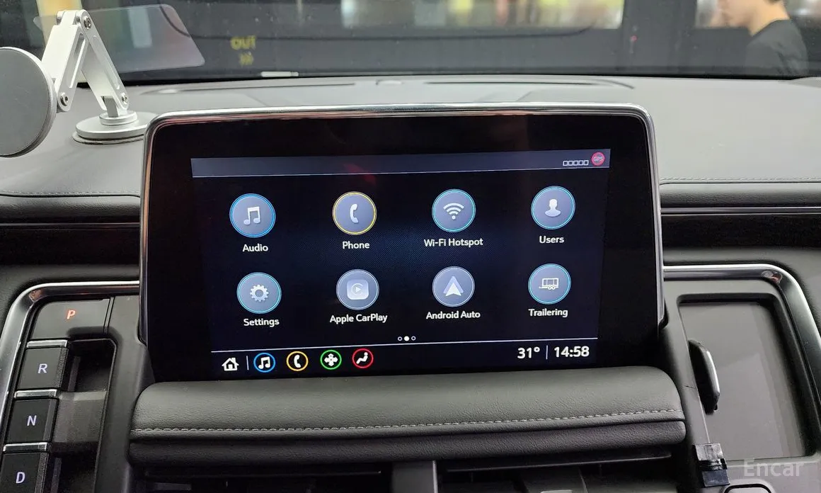 Фото 14 - Chevrolet Surburban