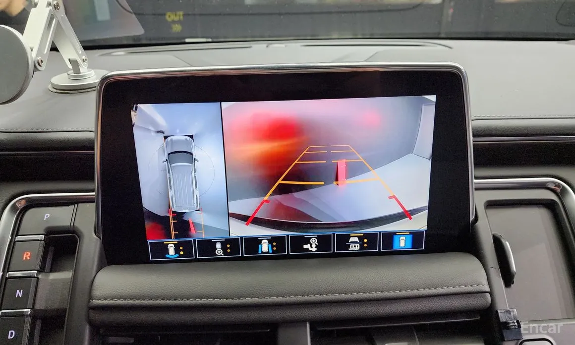 Фото 15 - Chevrolet Surburban