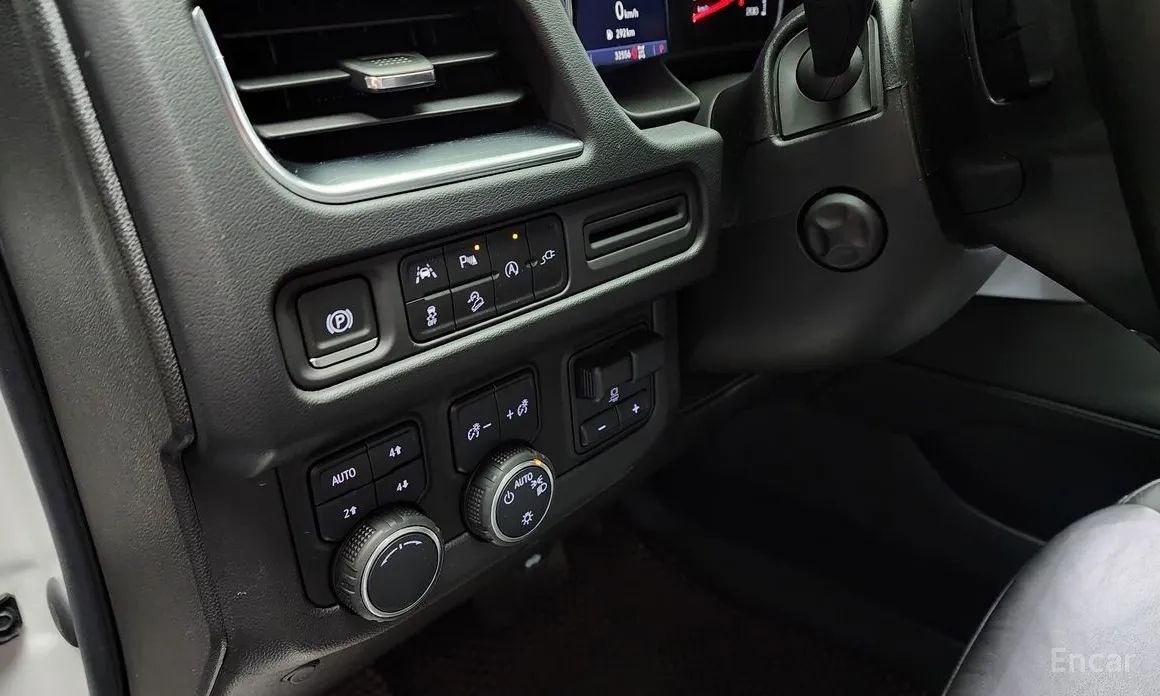 Фото 17 - Chevrolet Surburban