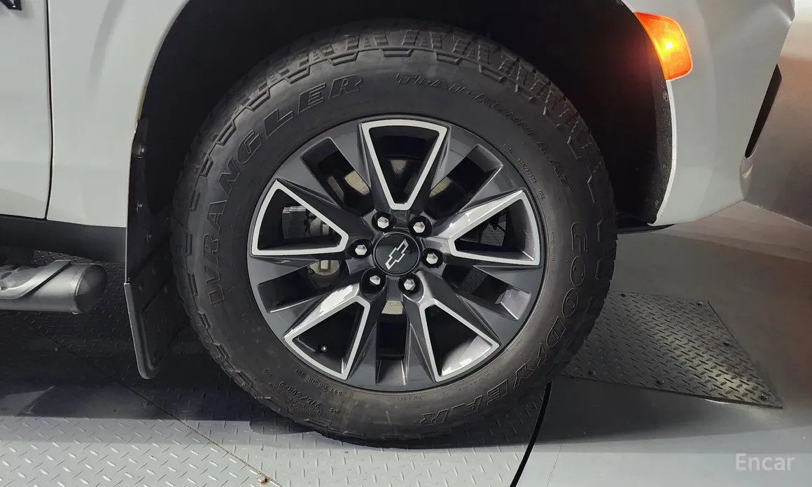 Фото 5 - Chevrolet Surburban