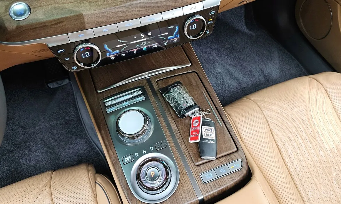 Фото 9 - Genesis G80