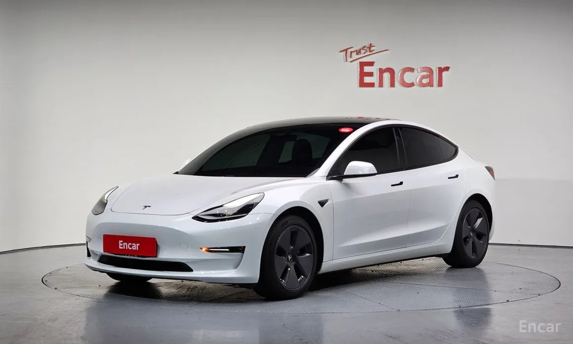 Фото 1 - Tesla Model 3