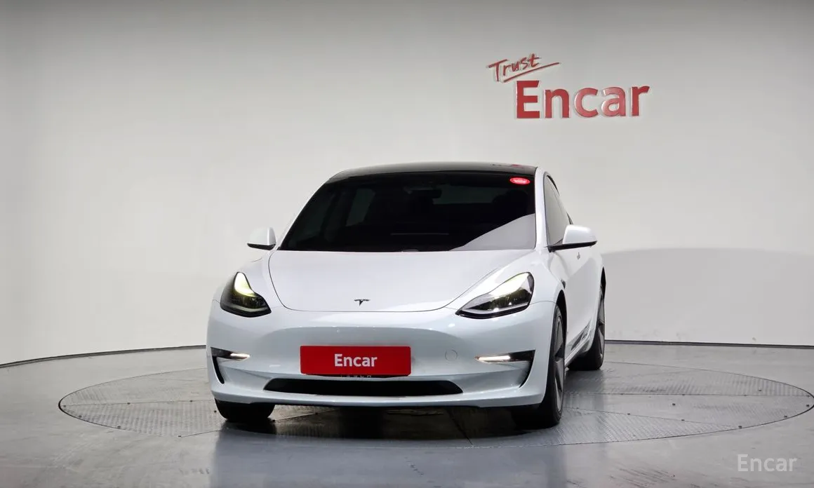 Фото 3 - Tesla Model 3