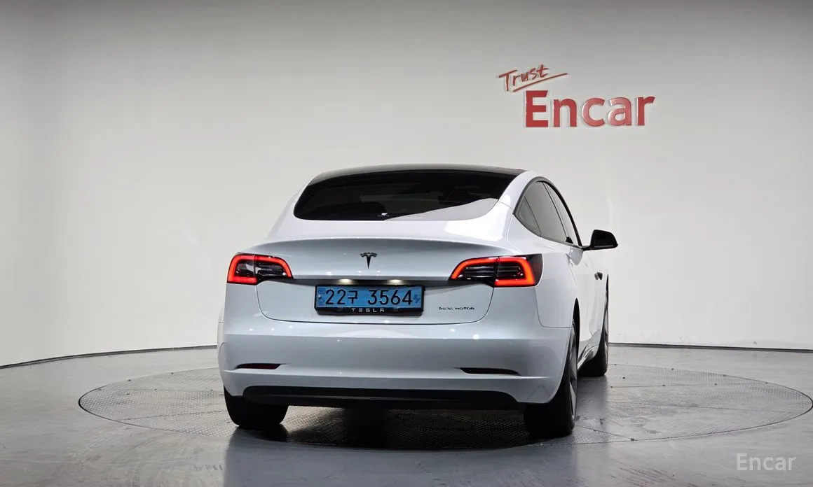 Фото 4 - Tesla Model 3