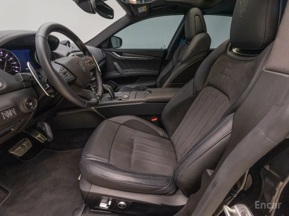 Фото 11 - Maserati Ghibli