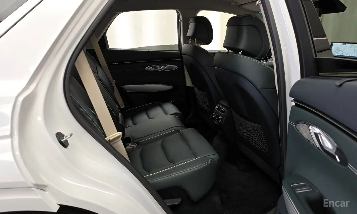 Фото 12 - Genesis GV70