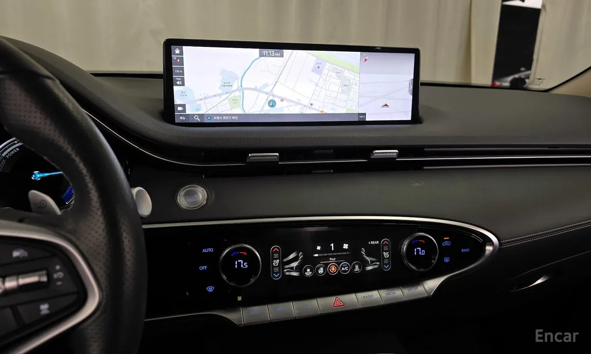 Фото 14 - Genesis GV70