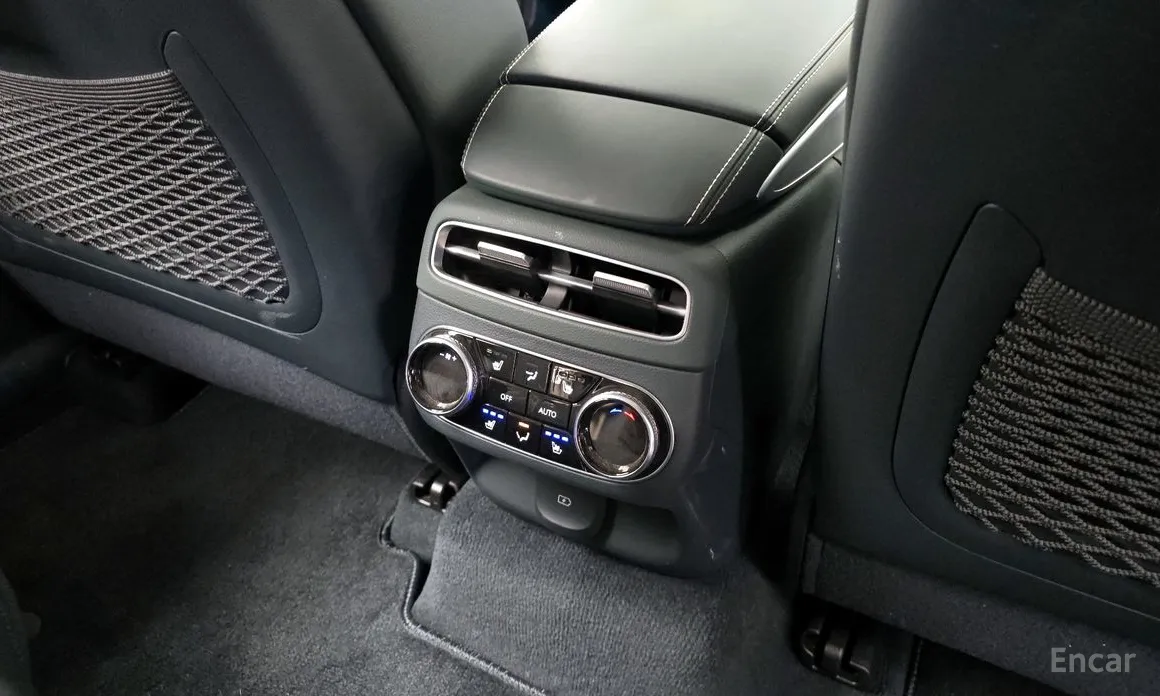 Фото 19 - Genesis GV70