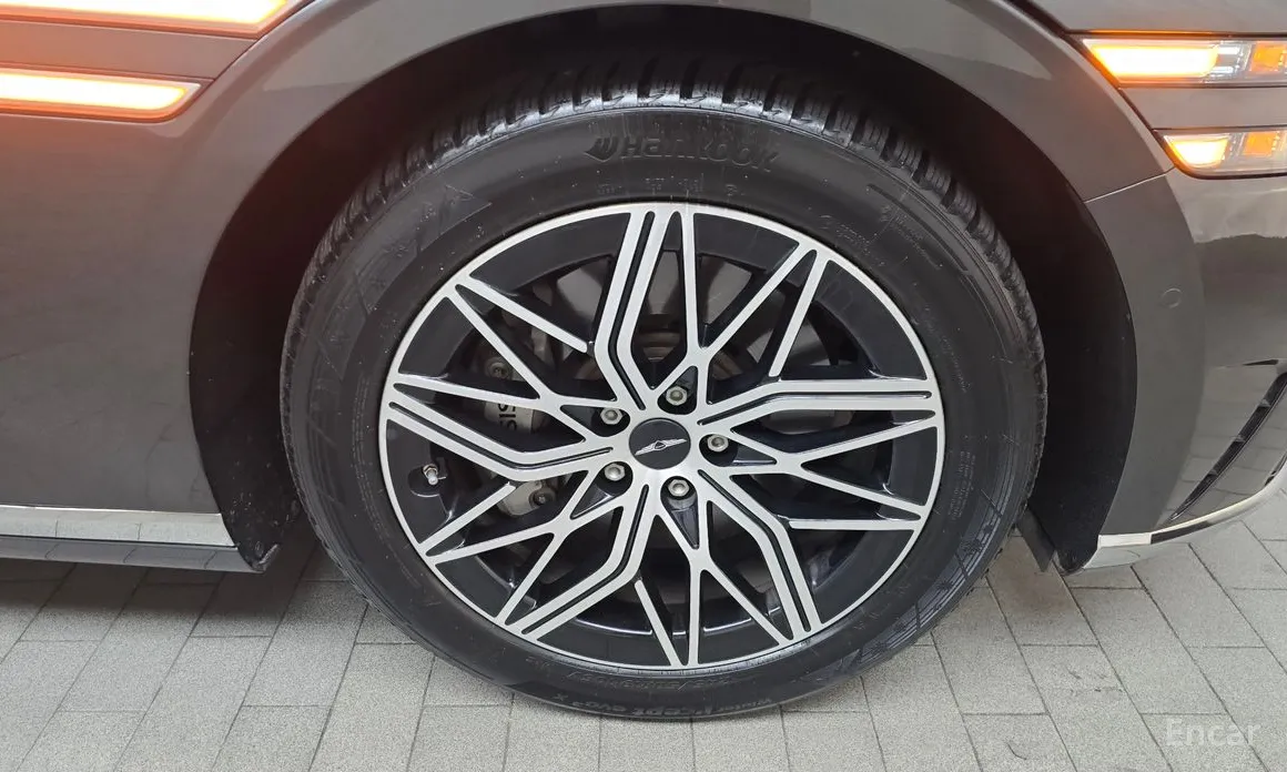 2021 Genesis G90