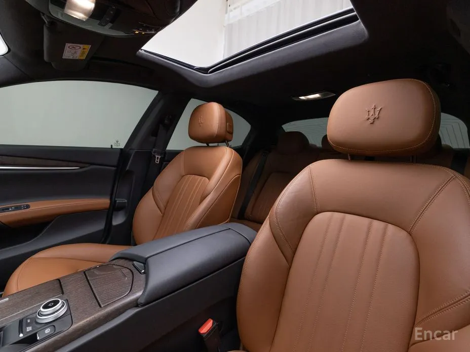 Фото 17 - Maserati Ghibli