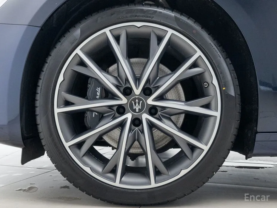 Фото 2 - Maserati Ghibli