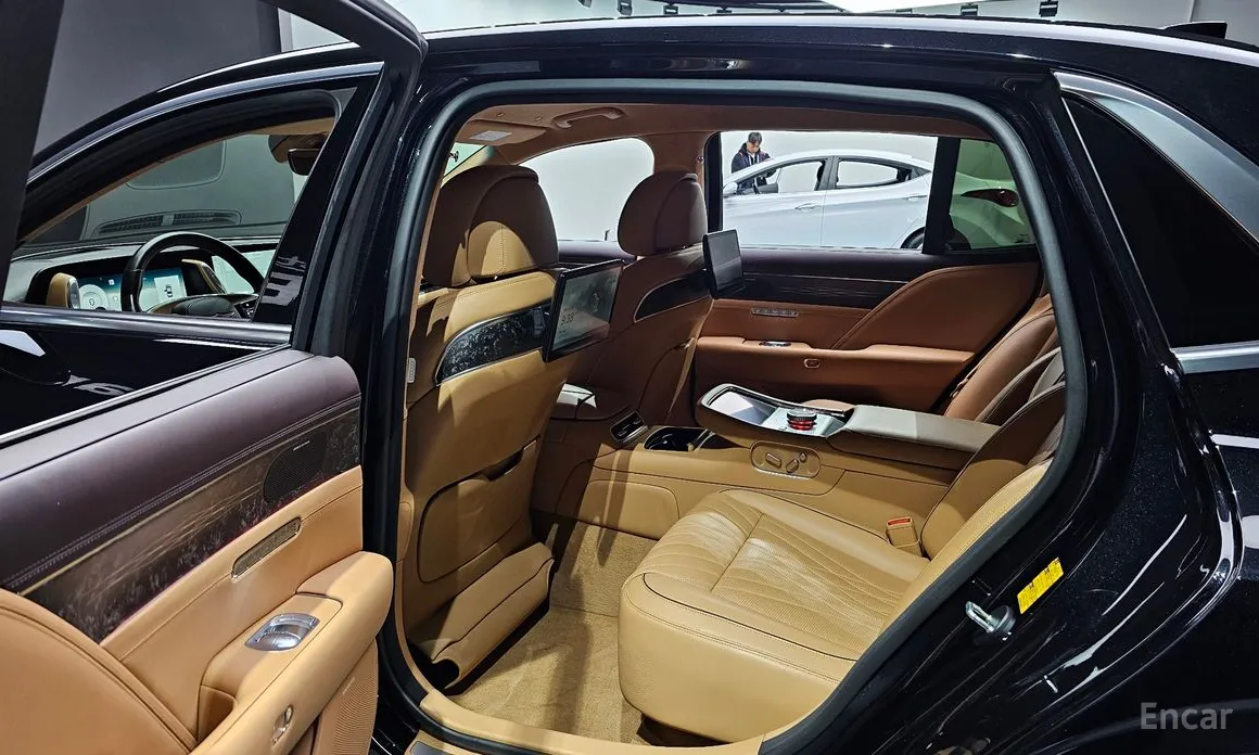 Фото 12 - Genesis G90