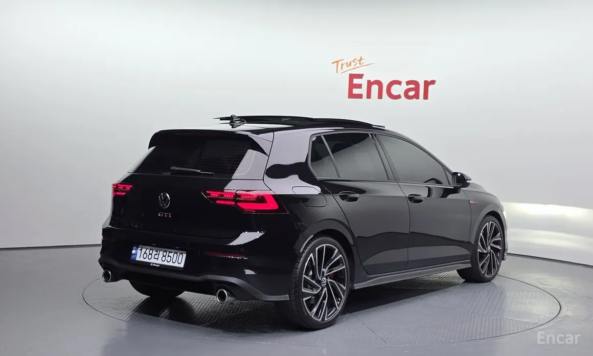 Фото 2 - Volkswagen Golf