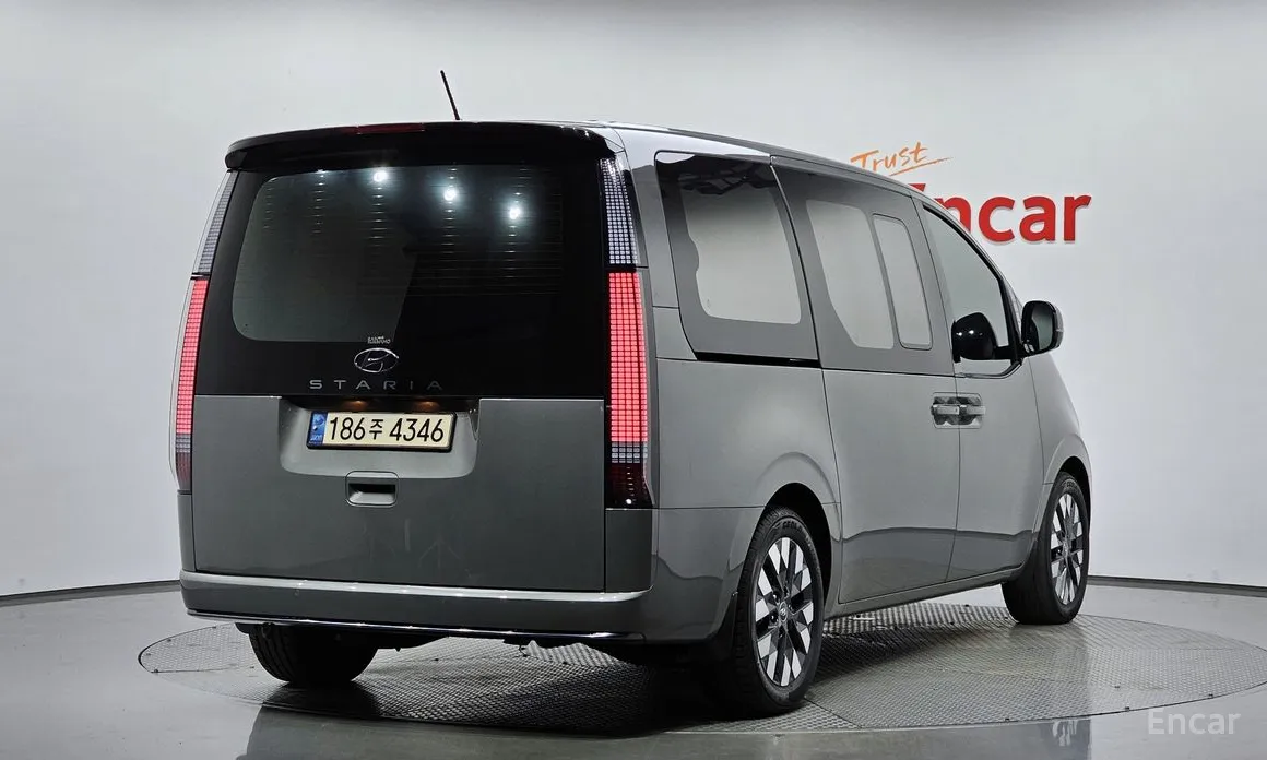 Фото 2 - Hyundai Staria