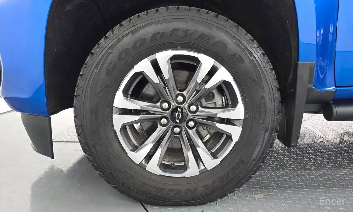 Photo 5 - Chevrolet Colorado