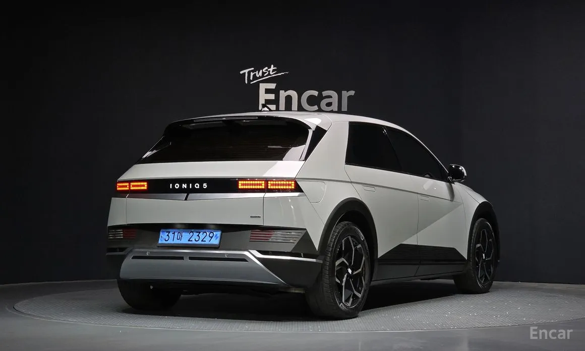 Photo 2 - Hyundai Ioniq 5