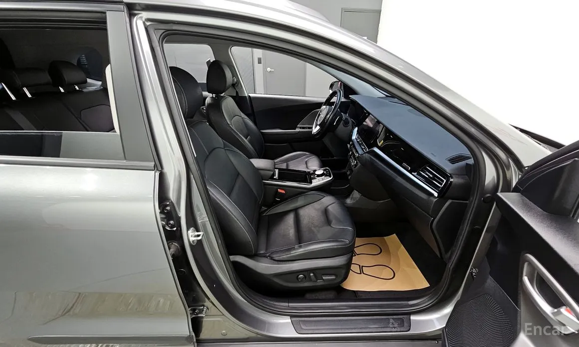Фото 13 - Kia Niro