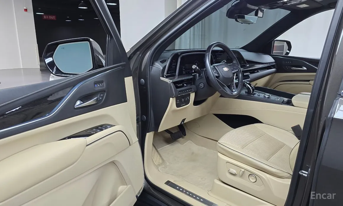 Фото 10 - Cadillac Escalade