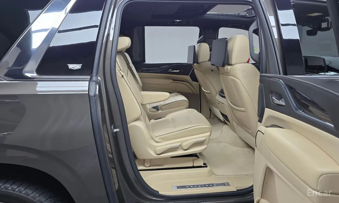 Фото 12 - Cadillac Escalade