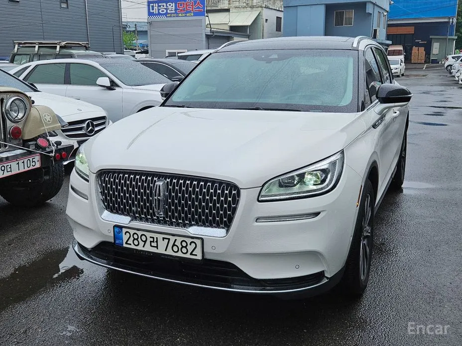 Фото 2 - Lincoln Corsair