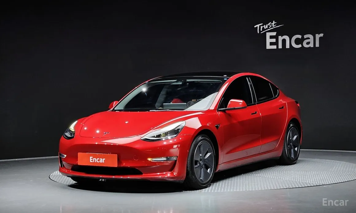 Фото 1 - Tesla Model 3